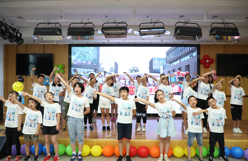 2019年8月17日，中天二建“我們都是追夢人”小候鳥公益夏令營圓滿落幕。