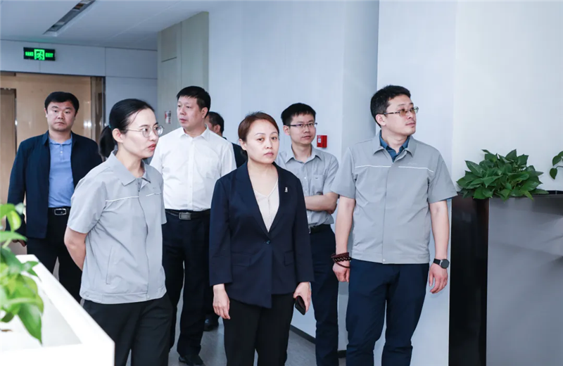 2023年5月15日，河北建材職業(yè)技術(shù)學(xué)院黨委書記張明莉一行到中天北京集團(tuán)進(jìn)行校企合作交流。