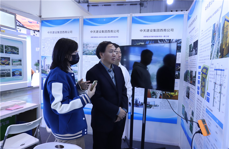 2023年11月16日至18日第三屆川渝住房城鄉(xiāng)建設博覽會在成都召開，西南公司攜集團SWP自主研發(fā)鋼平臺提升技術(shù)、鋼結(jié)構(gòu)棧道全過程關鍵建造技術(shù)參加會議。