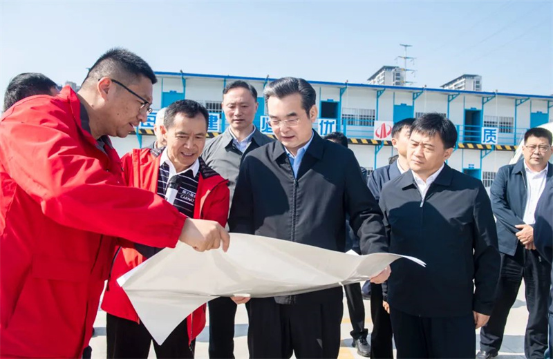2024年10月30日，淮安市委書記史志軍帶隊視察了中天江蘇公司承建的“江蘇康乃馨高端織造和智能裝備制造一期項目”項目建設(shè)情況。