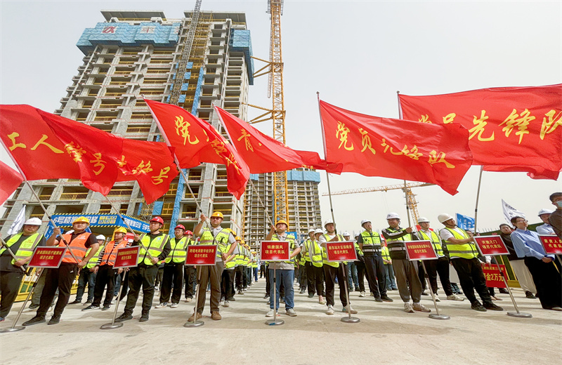 2025年4月17日，濟(jì)南市歷城區(qū)2025年重點(diǎn)工程勞動(dòng)競(jìng)賽暨“三查三防”安全生產(chǎn)競(jìng)賽啟動(dòng)儀式在天津公司唐冶B02地塊錦唐國(guó)風(fēng)項(xiàng)目順利舉行。